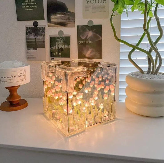 Tulip Cube / Lamp