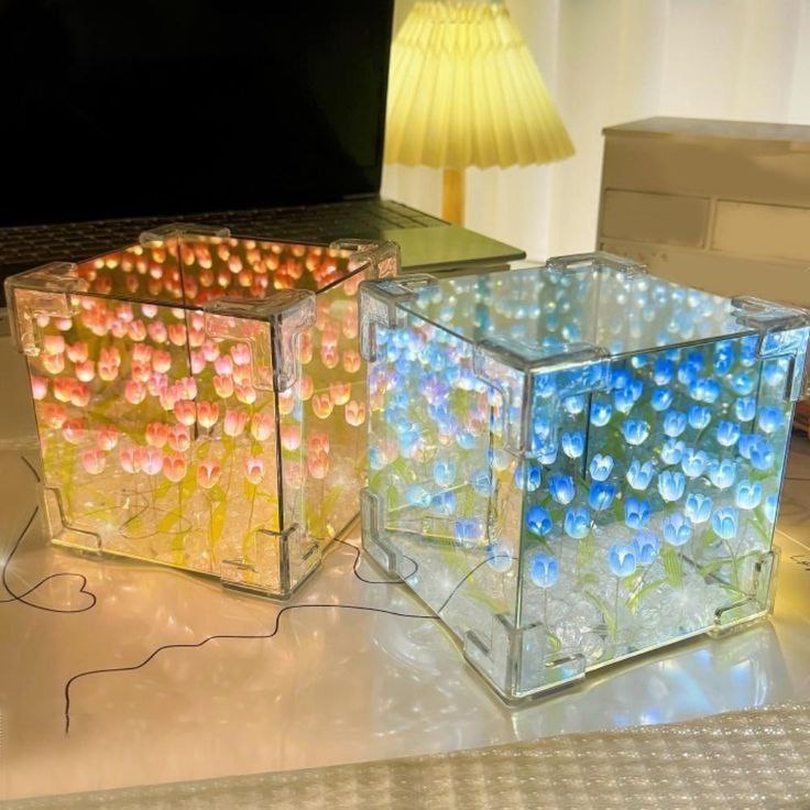 Tulip Cube / Lamp